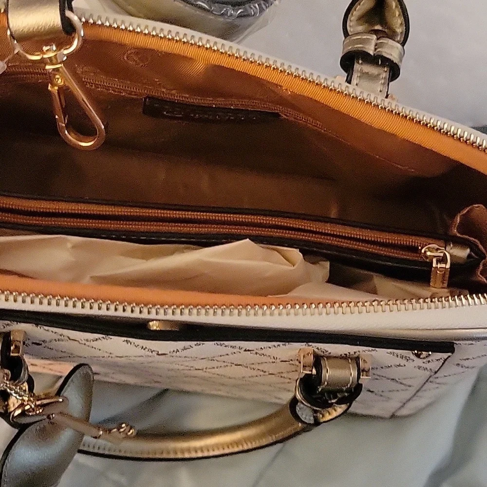 Handbag - Picture 3 of 5